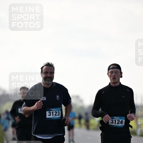 12.04.2026 - 45. Internationalen Wilhelmsburger Insellauf Dr. Thomas Lammeyer http://msf.ph/oto/9450795 12.04.2026 10:45:48 Laufen 4, 3123, 3124 meine-sportfotos.de