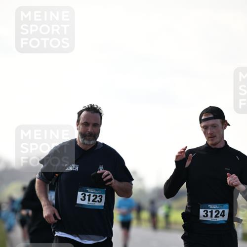 12.04.2026 - 45. Internationalen Wilhelmsburger Insellauf Dr. Thomas Lammeyer http://msf.ph/oto/9450798 12.04.2026 10:45:49 Laufen 3123, 45, 3124 meine-sportfotos.de