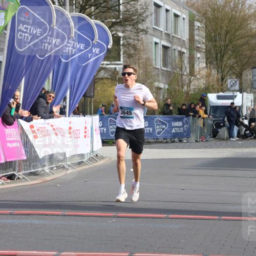 12.04.2026 - 45. Internationalen Wilhelmsburger Insellauf Strokosch-Dieckow http://msf.ph/oto/9450947 12.04.2026 10:07:55 Ziel 3645 meine-sportfotos.de