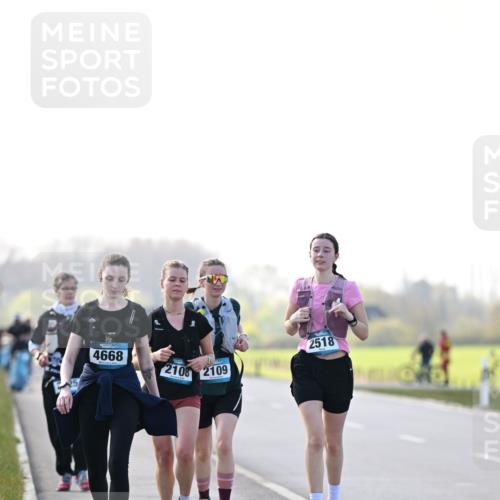 12.04.2026 - 45. Internationalen Wilhelmsburger Insellauf Dr. Thomas Lammeyer http://msf.ph/oto/9450983 12.04.2026 10:47:20 Laufen 4668, 2108, 2109, 2518 meine-sportfotos.de
