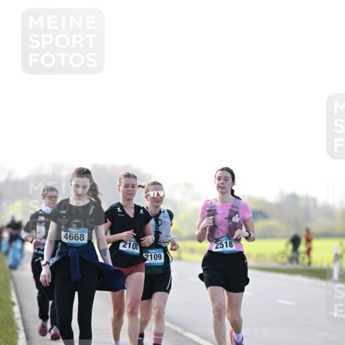 12.04.2026 - 45. Internationalen Wilhelmsburger Insellauf Dr. Thomas Lammeyer http://msf.ph/oto/9450984 12.04.2026 10:47:20 Laufen 4668, 2108, 2518, 2109 meine-sportfotos.de