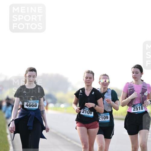 12.04.2026 - 45. Internationalen Wilhelmsburger Insellauf Dr. Thomas Lammeyer http://msf.ph/oto/9451000 12.04.2026 10:47:23 Laufen 4668, 2108, 2109, 2518 meine-sportfotos.de