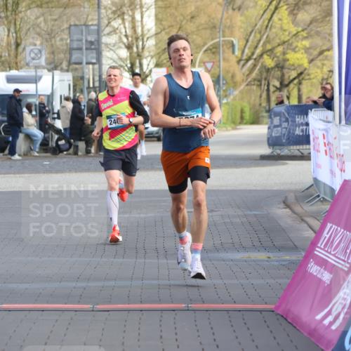 12.04.2026 - 45. Internationalen Wilhelmsburger Insellauf Strokosch-Dieckow http://msf.ph/oto/9451027 12.04.2026 10:09:14 Ziel 5274, 2409 meine-sportfotos.de