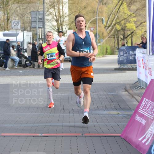12.04.2026 - 45. Internationalen Wilhelmsburger Insellauf Strokosch-Dieckow http://msf.ph/oto/9451032 12.04.2026 10:09:14 Ziel 5274, 2409 meine-sportfotos.de