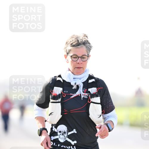 12.04.2026 - 45. Internationalen Wilhelmsburger Insellauf Dr. Thomas Lammeyer http://msf.ph/oto/9451042 12.04.2026 10:47:31 Laufen 31, 2025 meine-sportfotos.de