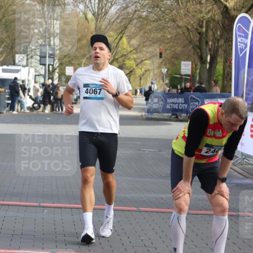 12.04.2026 - 45. Internationalen Wilhelmsburger Insellauf Strokosch-Dieckow http://msf.ph/oto/9451063 12.04.2026 10:09:24 Ziel 4067 meine-sportfotos.de