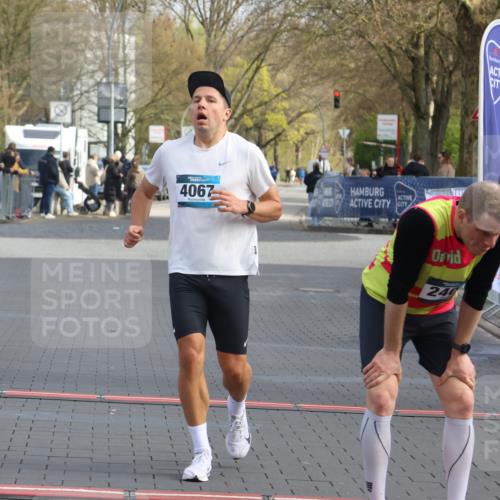 12.04.2026 - 45. Internationalen Wilhelmsburger Insellauf Strokosch-Dieckow http://msf.ph/oto/9451072 12.04.2026 10:09:24 Ziel 4067 meine-sportfotos.de