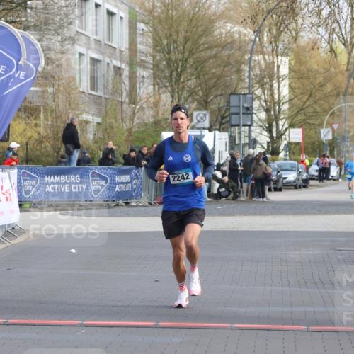 12.04.2026 - 45. Internationalen Wilhelmsburger Insellauf Strokosch-Dieckow http://msf.ph/oto/9451092 12.04.2026 10:09:56 Ziel 2242 meine-sportfotos.de