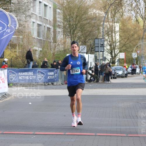 12.04.2026 - 45. Internationalen Wilhelmsburger Insellauf Strokosch-Dieckow http://msf.ph/oto/9451097 12.04.2026 10:09:56 Ziel 2242 meine-sportfotos.de