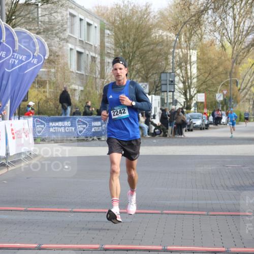 12.04.2026 - 45. Internationalen Wilhelmsburger Insellauf Strokosch-Dieckow http://msf.ph/oto/9451123 12.04.2026 10:09:57 Ziel 2242 meine-sportfotos.de