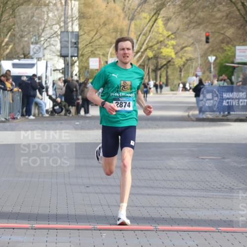 12.04.2026 - 45. Internationalen Wilhelmsburger Insellauf Strokosch-Dieckow http://msf.ph/oto/9451223 12.04.2026 10:10:35 Ziel 2874 meine-sportfotos.de