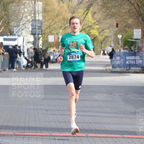 12.04.2026 - 45. Internationalen Wilhelmsburger Insellauf Strokosch-Dieckow http://msf.ph/oto/9451241 12.04.2026 10:10:35 Ziel 2874 meine-sportfotos.de