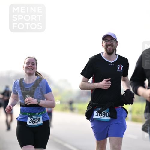 12.04.2026 - 45. Internationalen Wilhelmsburger Insellauf Dr. Thomas Lammeyer http://msf.ph/oto/9451244 12.04.2026 10:48:28 Laufen 10, 3689, 3690 meine-sportfotos.de