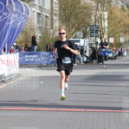 12.04.2026 - 45. Internationalen Wilhelmsburger Insellauf Strokosch-Dieckow http://msf.ph/oto/9451269 12.04.2026 10:10:52 Ziel 3429 meine-sportfotos.de