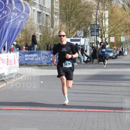 12.04.2026 - 45. Internationalen Wilhelmsburger Insellauf Strokosch-Dieckow http://msf.ph/oto/9451280 12.04.2026 10:10:52 Ziel 3429 meine-sportfotos.de