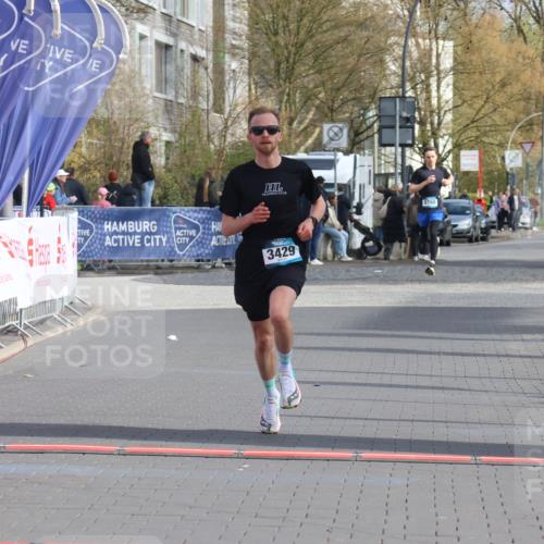 12.04.2026 - 45. Internationalen Wilhelmsburger Insellauf Strokosch-Dieckow http://msf.ph/oto/9451291 12.04.2026 10:10:52 Ziel 3429 meine-sportfotos.de