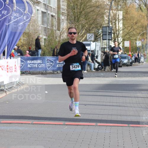 12.04.2026 - 45. Internationalen Wilhelmsburger Insellauf Strokosch-Dieckow http://msf.ph/oto/9451296 12.04.2026 10:10:52 Ziel 3429 meine-sportfotos.de