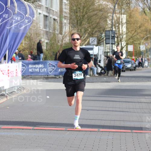 12.04.2026 - 45. Internationalen Wilhelmsburger Insellauf Strokosch-Dieckow http://msf.ph/oto/9451306 12.04.2026 10:10:52 Ziel 3429 meine-sportfotos.de