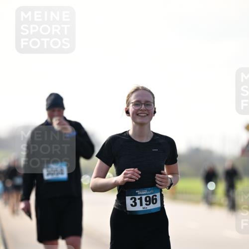 12.04.2026 - 45. Internationalen Wilhelmsburger Insellauf Dr. Thomas Lammeyer http://msf.ph/oto/9451407 12.04.2026 10:49:25 Laufen 3054, 3196 meine-sportfotos.de