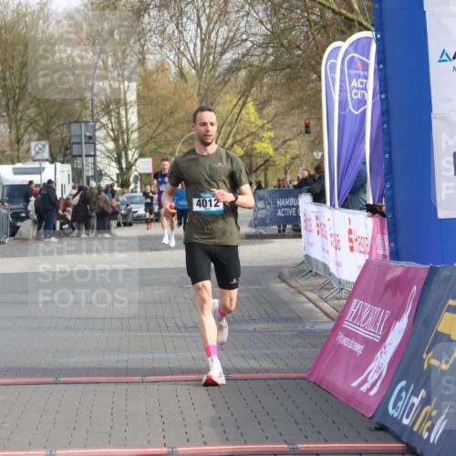 12.04.2026 - 45. Internationalen Wilhelmsburger Insellauf Strokosch-Dieckow http://msf.ph/oto/9451438 12.04.2026 10:11:24 Ziel 4012 meine-sportfotos.de