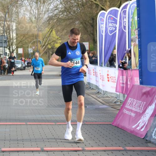 12.04.2026 - 45. Internationalen Wilhelmsburger Insellauf Strokosch-Dieckow http://msf.ph/oto/9451473 12.04.2026 10:11:31 Ziel 2144 meine-sportfotos.de
