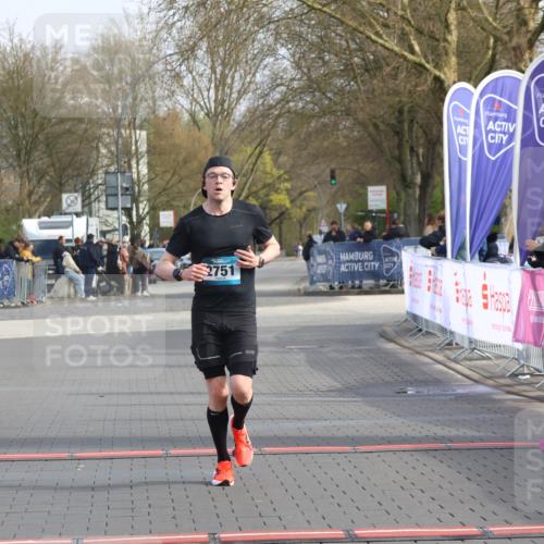 12.04.2026 - 45. Internationalen Wilhelmsburger Insellauf Strokosch-Dieckow http://msf.ph/oto/9451481 12.04.2026 10:11:41 Ziel 2751 meine-sportfotos.de