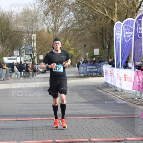 12.04.2026 - 45. Internationalen Wilhelmsburger Insellauf Strokosch-Dieckow http://msf.ph/oto/9451482 12.04.2026 10:11:41 Ziel 2751 meine-sportfotos.de
