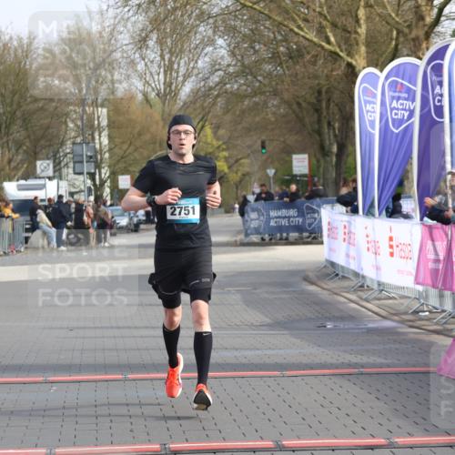 12.04.2026 - 45. Internationalen Wilhelmsburger Insellauf Strokosch-Dieckow http://msf.ph/oto/9451483 12.04.2026 10:11:41 Ziel 2751 meine-sportfotos.de