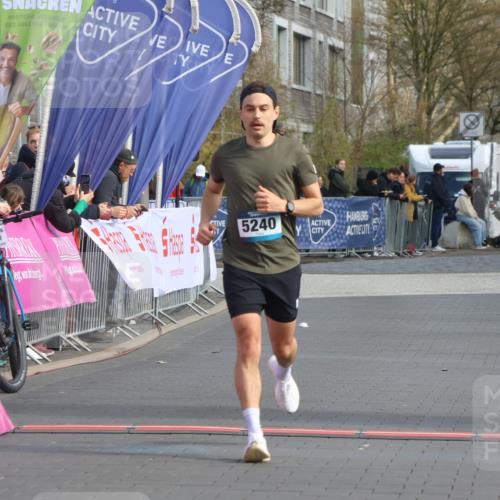 12.04.2026 - 45. Internationalen Wilhelmsburger Insellauf Strokosch-Dieckow http://msf.ph/oto/9451522 12.04.2026 10:13:37 Ziel 5240 meine-sportfotos.de