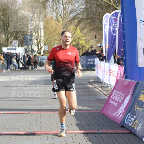 12.04.2026 - 45. Internationalen Wilhelmsburger Insellauf Strokosch-Dieckow http://msf.ph/oto/9451572 12.04.2026 10:15:11 Ziel 4002, 2727 meine-sportfotos.de