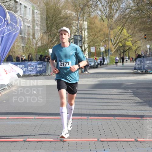 12.04.2026 - 45. Internationalen Wilhelmsburger Insellauf Strokosch-Dieckow http://msf.ph/oto/9451581 12.04.2026 10:15:39 Ziel 2177 meine-sportfotos.de
