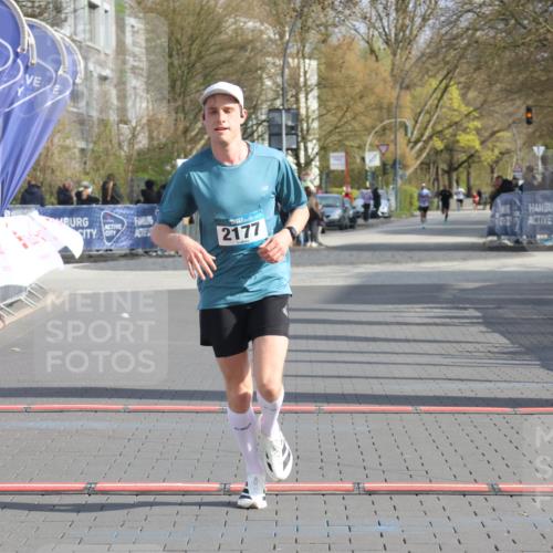 12.04.2026 - 45. Internationalen Wilhelmsburger Insellauf Strokosch-Dieckow http://msf.ph/oto/9451585 12.04.2026 10:15:39 Ziel 2177 meine-sportfotos.de
