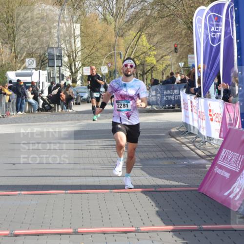 12.04.2026 - 45. Internationalen Wilhelmsburger Insellauf Strokosch-Dieckow http://msf.ph/oto/9451591 12.04.2026 10:15:58 Ziel 2281 meine-sportfotos.de