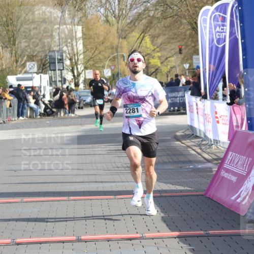12.04.2026 - 45. Internationalen Wilhelmsburger Insellauf Strokosch-Dieckow http://msf.ph/oto/9451600 12.04.2026 10:15:59 Ziel 2281 meine-sportfotos.de