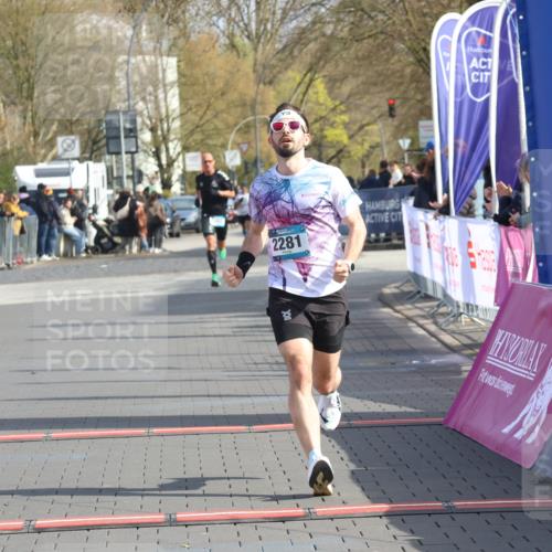 12.04.2026 - 45. Internationalen Wilhelmsburger Insellauf Strokosch-Dieckow http://msf.ph/oto/9451602 12.04.2026 10:15:59 Ziel 2281 meine-sportfotos.de