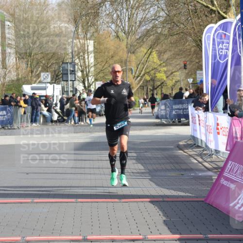 12.04.2026 - 45. Internationalen Wilhelmsburger Insellauf Strokosch-Dieckow http://msf.ph/oto/9451605 12.04.2026 10:16:04 Ziel 2281, 5302 meine-sportfotos.de