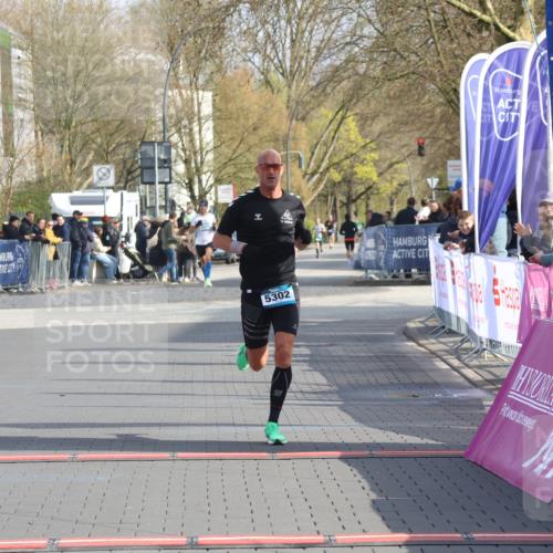 12.04.2026 - 45. Internationalen Wilhelmsburger Insellauf Strokosch-Dieckow http://msf.ph/oto/9451607 12.04.2026 10:16:04 Ziel 2281, 5302 meine-sportfotos.de