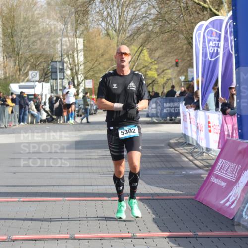 12.04.2026 - 45. Internationalen Wilhelmsburger Insellauf Strokosch-Dieckow http://msf.ph/oto/9451613 12.04.2026 10:16:06 Ziel 5302 meine-sportfotos.de