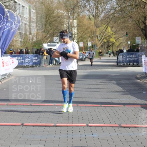 12.04.2026 - 45. Internationalen Wilhelmsburger Insellauf Strokosch-Dieckow http://msf.ph/oto/9451615 12.04.2026 10:16:13 Ziel 2970 meine-sportfotos.de