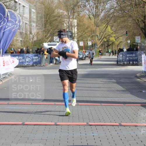 12.04.2026 - 45. Internationalen Wilhelmsburger Insellauf Strokosch-Dieckow http://msf.ph/oto/9451617 12.04.2026 10:16:13 Ziel 2970 meine-sportfotos.de