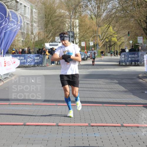 12.04.2026 - 45. Internationalen Wilhelmsburger Insellauf Strokosch-Dieckow http://msf.ph/oto/9451619 12.04.2026 10:16:14 Ziel 2970 meine-sportfotos.de