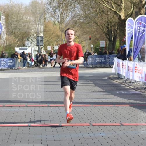 12.04.2026 - 45. Internationalen Wilhelmsburger Insellauf Strokosch-Dieckow http://msf.ph/oto/9451640 12.04.2026 10:16:27 Ziel 2405, 3685 meine-sportfotos.de