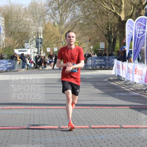 12.04.2026 - 45. Internationalen Wilhelmsburger Insellauf Strokosch-Dieckow http://msf.ph/oto/9451641 12.04.2026 10:16:27 Ziel 2405, 3685 meine-sportfotos.de