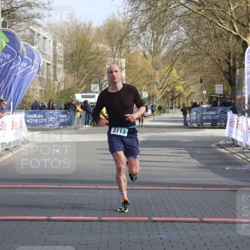 12.04.2026 - 45. Internationalen Wilhelmsburger Insellauf Strokosch-Dieckow http://msf.ph/oto/9451655 12.04.2026 10:16:38 Ziel 3113 meine-sportfotos.de