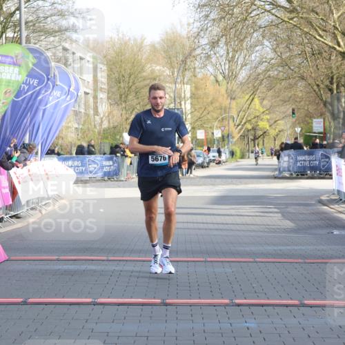 12.04.2026 - 45. Internationalen Wilhelmsburger Insellauf Strokosch-Dieckow http://msf.ph/oto/9451668 12.04.2026 10:17:01 Ziel 5676 meine-sportfotos.de