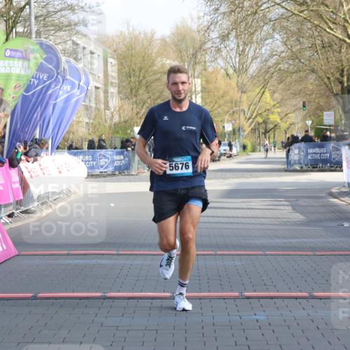 12.04.2026 - 45. Internationalen Wilhelmsburger Insellauf Strokosch-Dieckow http://msf.ph/oto/9451679 12.04.2026 10:17:02 Ziel 5676 meine-sportfotos.de