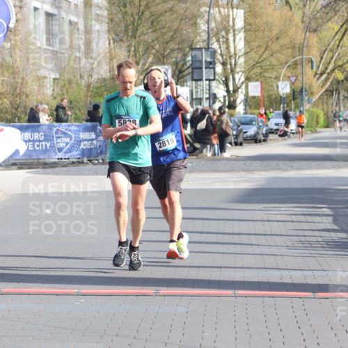 12.04.2026 - 45. Internationalen Wilhelmsburger Insellauf Strokosch-Dieckow http://msf.ph/oto/9451703 12.04.2026 10:17:39 Ziel 5838, 2819 meine-sportfotos.de