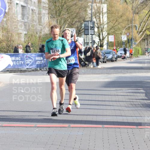 12.04.2026 - 45. Internationalen Wilhelmsburger Insellauf Strokosch-Dieckow http://msf.ph/oto/9451704 12.04.2026 10:17:40 Ziel 5838, 2819 meine-sportfotos.de