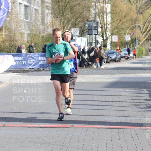 12.04.2026 - 45. Internationalen Wilhelmsburger Insellauf Strokosch-Dieckow http://msf.ph/oto/9451706 12.04.2026 10:17:40 Ziel 5838, 2819 meine-sportfotos.de