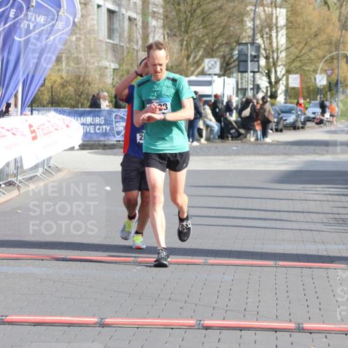 12.04.2026 - 45. Internationalen Wilhelmsburger Insellauf Strokosch-Dieckow http://msf.ph/oto/9451708 12.04.2026 10:17:40 Ziel 5838, 2819 meine-sportfotos.de